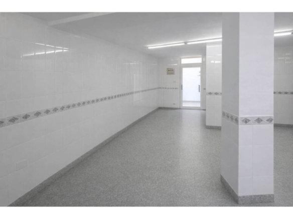 Imagen 2 de Local comercial en Venta en Piles Valencia