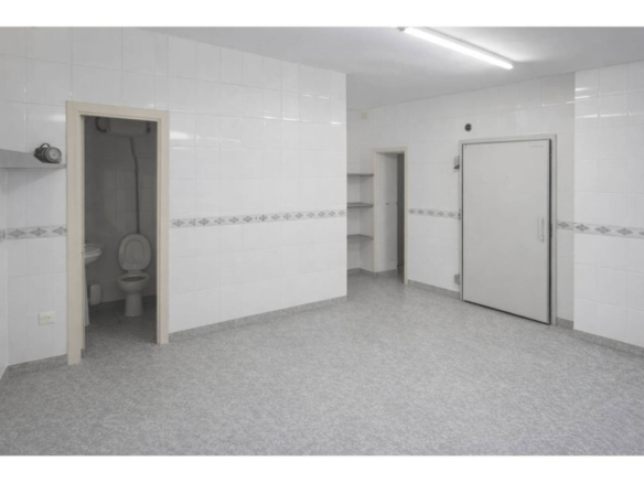 Imagen 3 de Local comercial en Venta en Piles Valencia
