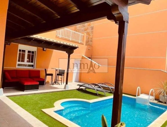 Imagen 1 de Casa de pueblo en Venta en Playa De Los Cristianos Santa Cruz de Tenerife