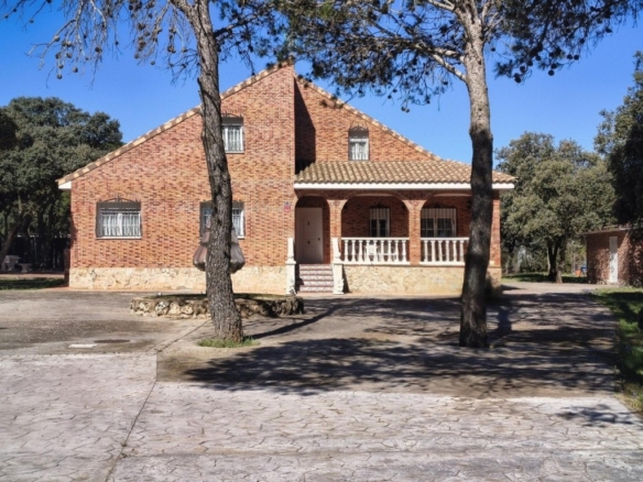 Imagen 1 de Magnífico chalet independiente con parcela excepcional en Pioz.