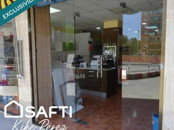 Imagen 3 de Local esquinero reformado en La Gavarra (Cornellá)