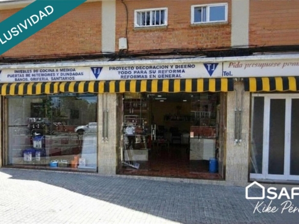 Imagen 1 de Local esquinero reformado en La Gavarra (Cornellá)