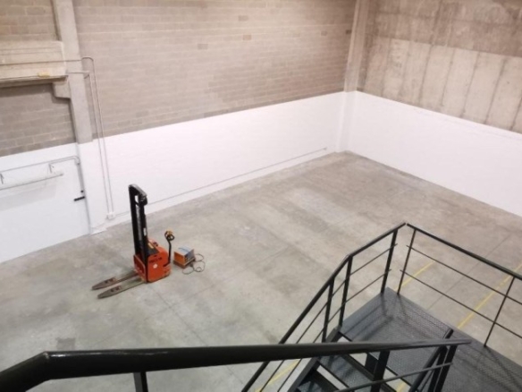 Imagen 1 de Nave industrial con aparcamiento en Sant Cugat Sesgarrigues