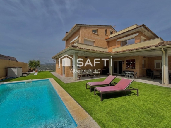 Imagen 1 de Precioso chalet unifamiliar con piscina