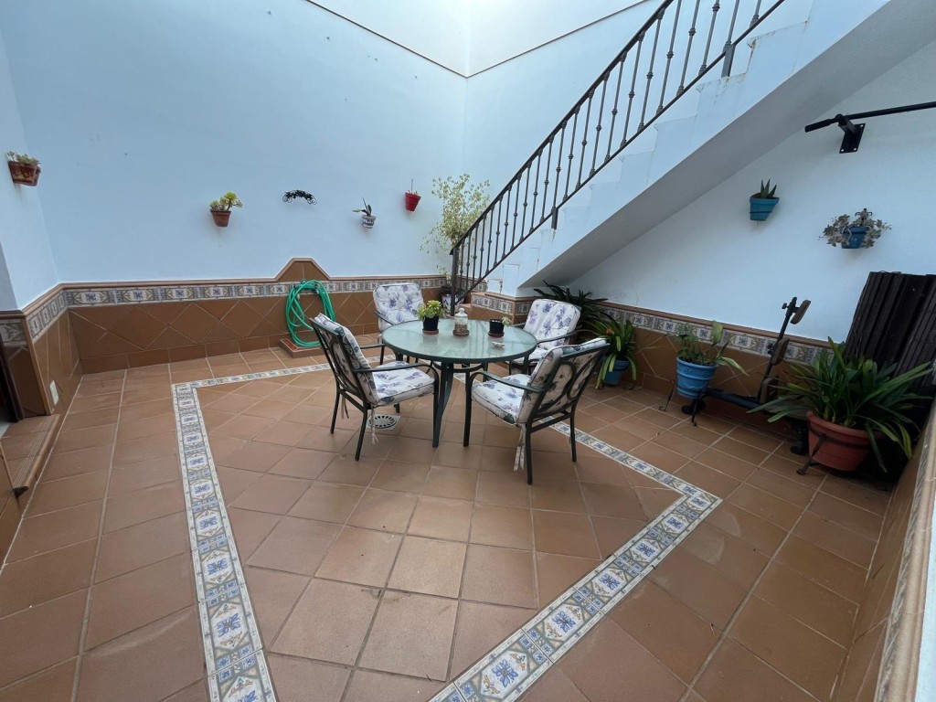 Imagen 1 de Gran vivienda adosada en Pilas