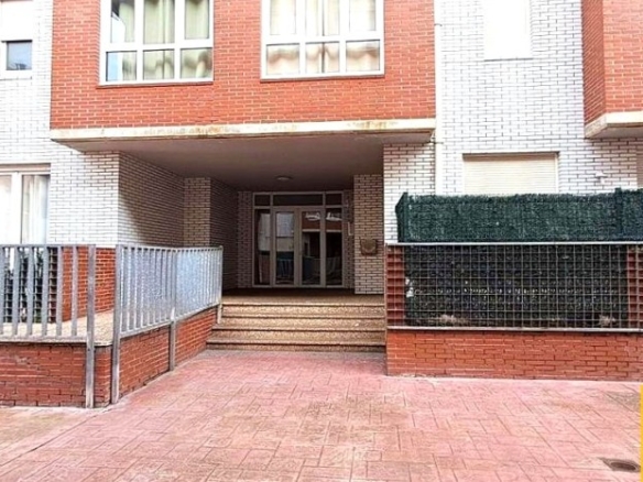 Imagen 3 de Inversión en Piso de 4 habitaciones con garaje