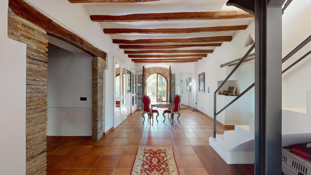 Imagen 4 de Villa de ensueño entre viñedos y el Montserrat. Masía del siglo XV restaurada.
