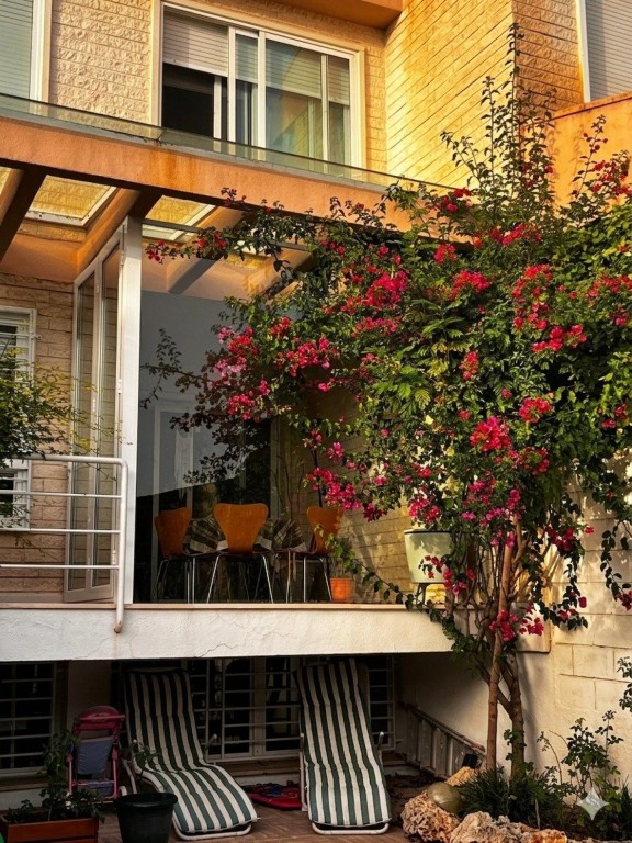 Imagen 2 de Tu chalet ideal con jardín y piscina en Loma Bada!