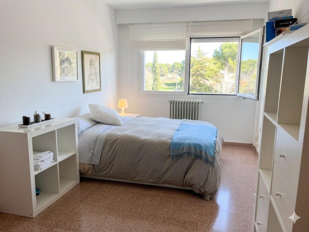 Imagen 3 de Tu chalet ideal con jardín y piscina en Loma Bada!