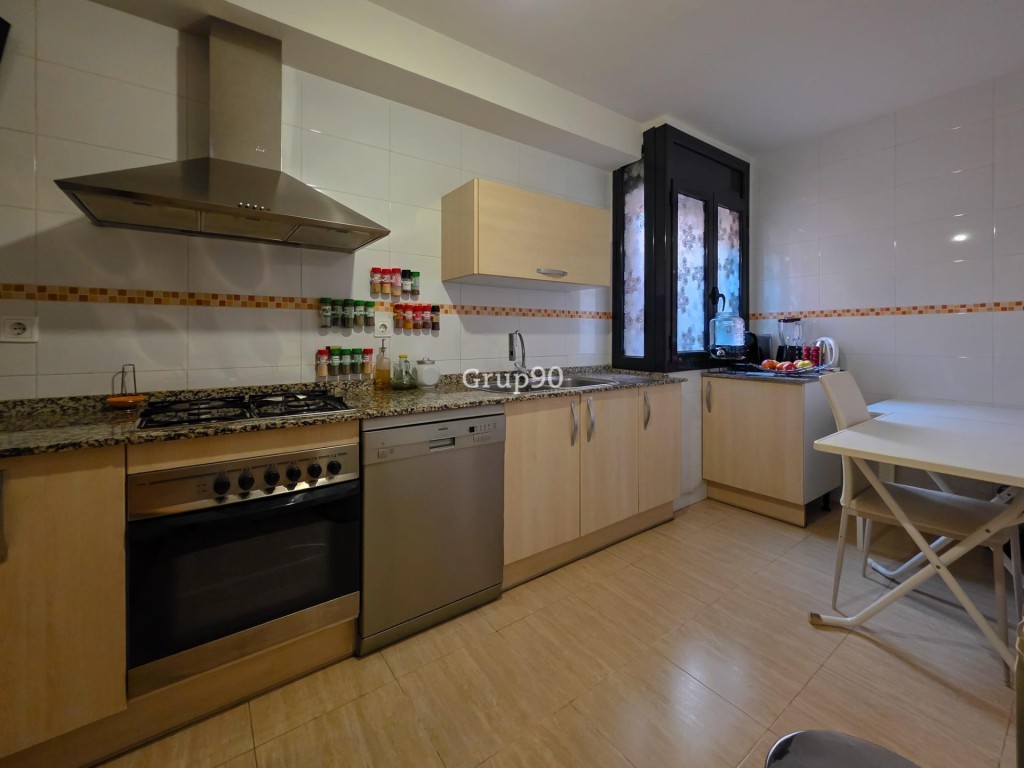 Imagen 2 de Oportunidad en Alpicat: Amplio piso de 4 habitaciones con parking y trastero