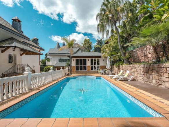 Imagen 2 de Villa de lujo con jardín y piscina en Fontpineda