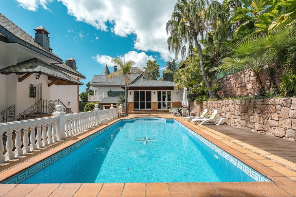 Imagen 2 de Villa de lujo con jardín y piscina en Fontpineda