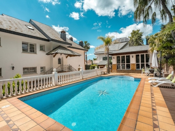 Imagen 1 de Villa de lujo con jardín y piscina en Fontpineda