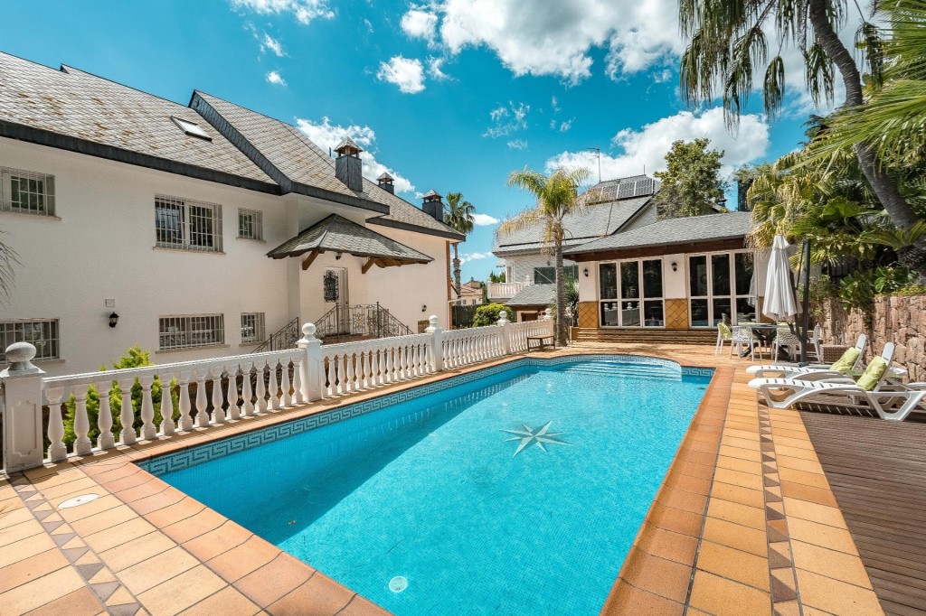 Imagen 1 de Villa de lujo con jardín y piscina en Fontpineda