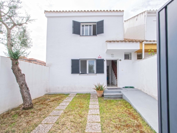 Imagen 2 de Bonita vivienda adosada en Espartinas con dos patios!!!