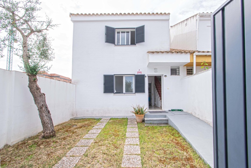 Imagen 2 de Bonita vivienda adosada en Espartinas con dos patios!!!
