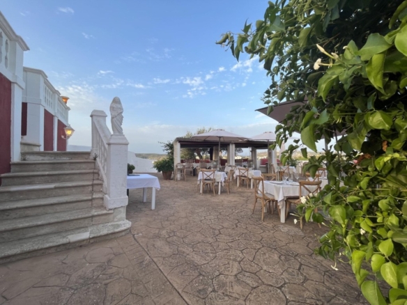 Imagen 3 de Se Traspasa Magnífico Restaurante en Finca Rustica con Fantásticas Vistas al Mar