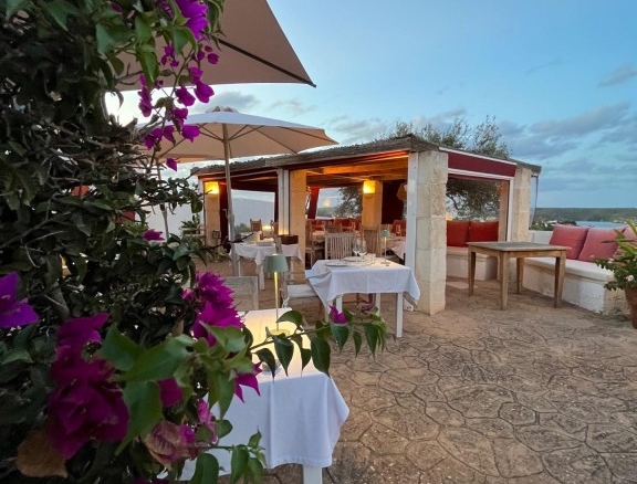 Imagen 4 de Se Traspasa Magnífico Restaurante en Finca Rustica con Fantásticas Vistas al Mar