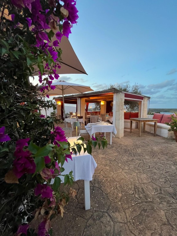 Imagen 4 de Se Traspasa Magnífico Restaurante en Finca Rustica con Fantásticas Vistas al Mar
