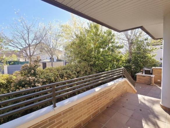 Imagen 4 de ¡INVERSIÓN SEGURA Y RENTABLE! VENTA DE CHALET PAREADO EN ESQUINA EN VILLANUEVA DE LA CAÑADA