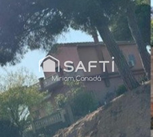 Imagen 2 de Casa ocupada con parcela de +800 m²