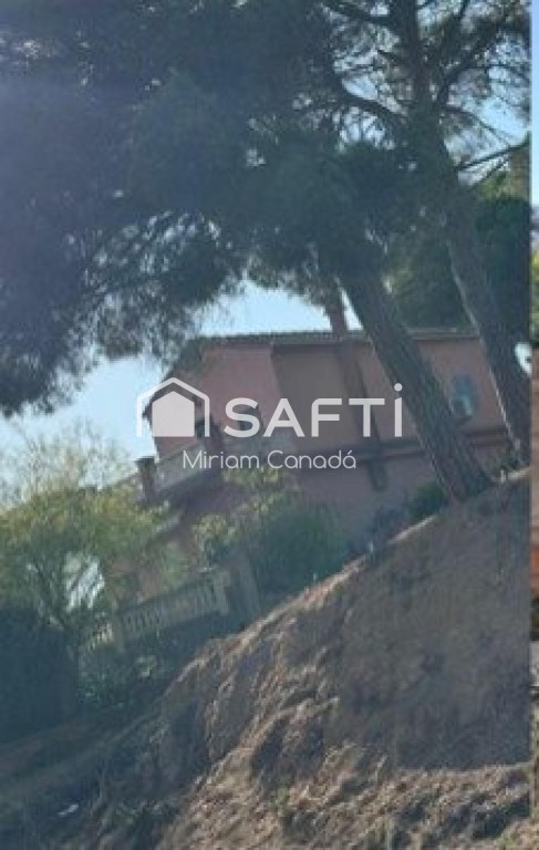 Imagen 2 de Casa ocupada con parcela de +800 m²