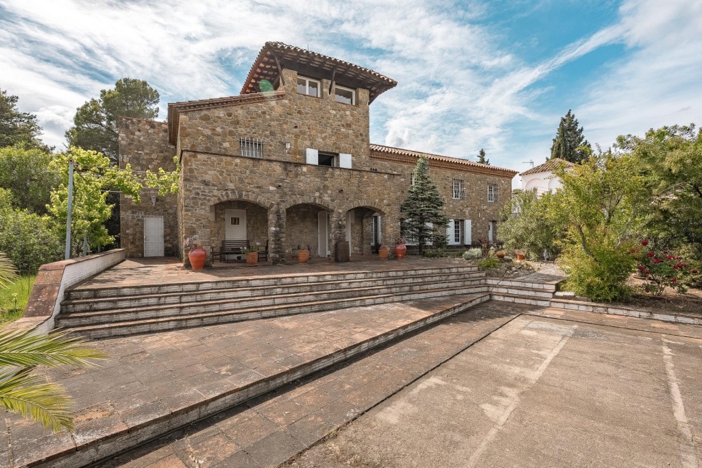 Imagen 1 de Exclusiva finca con carácter en el Alt Empordà