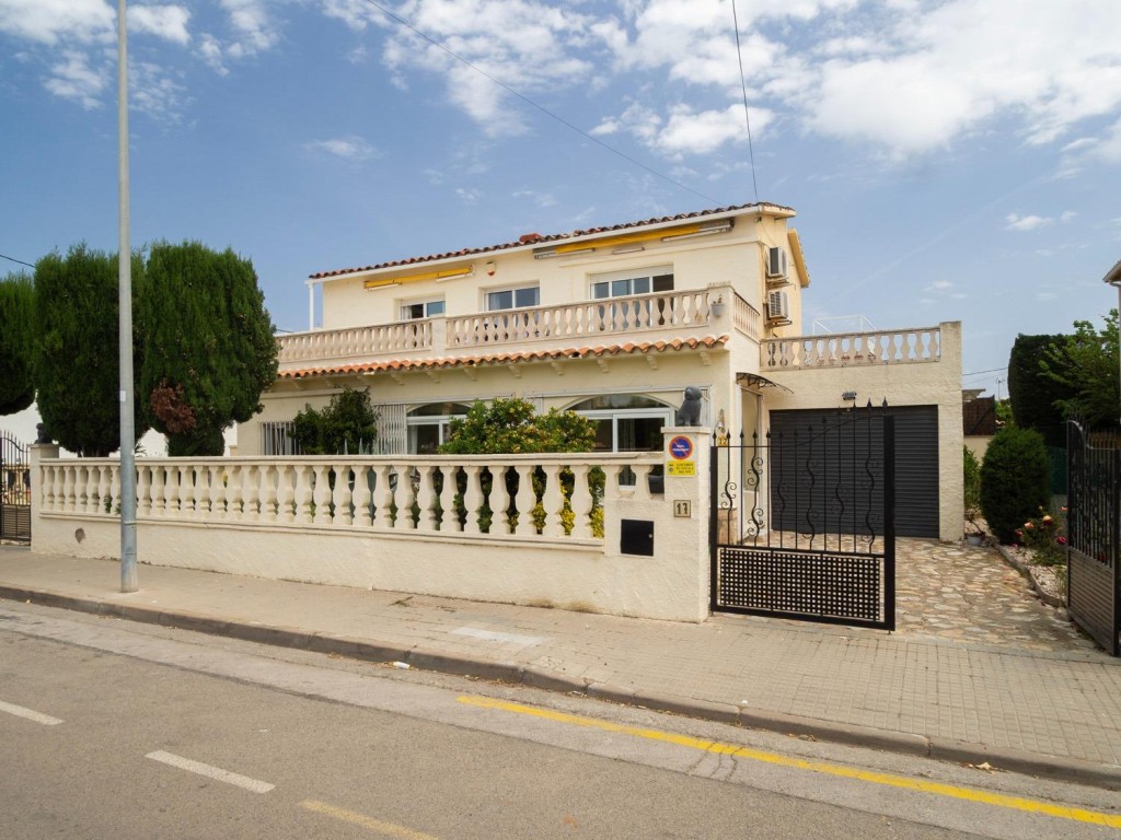 Imagen 1 de Casa a cuatro vientos a 200 m de la playa de Riells