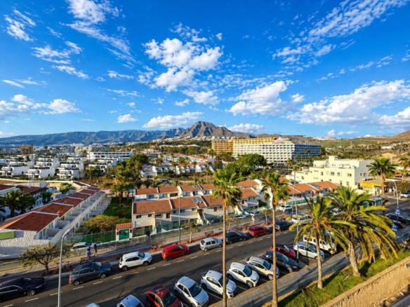 Imagen 1 de Apartamento Amueblado en Playa de las Américas - Ideal para Disfrutar del Clima Canario