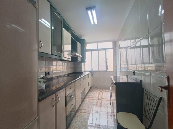 Imagen 2 de PISO EN ALQUILER CON 3 HABITACIONES Y TERRAZA MUY BIEN UBICADO SOLO ESTUDIANTES