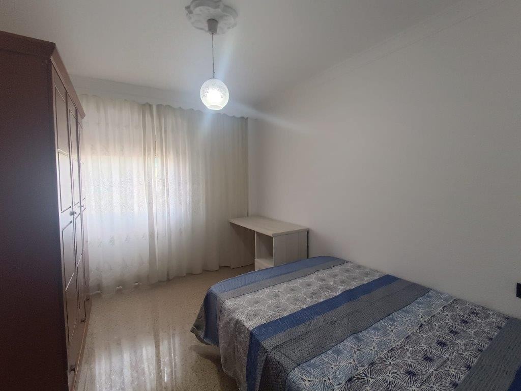 Imagen 3 de PISO EN ALQUILER CON 3 HABITACIONES Y TERRAZA MUY BIEN UBICADO SOLO ESTUDIANTES