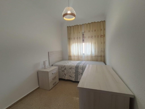 Imagen 4 de PISO EN ALQUILER CON 3 HABITACIONES Y TERRAZA MUY BIEN UBICADO SOLO ESTUDIANTES
