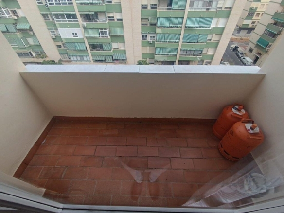 Imagen 1 de PISO EN ALQUILER CON 3 HABITACIONES Y TERRAZA MUY BIEN UBICADO SOLO ESTUDIANTES