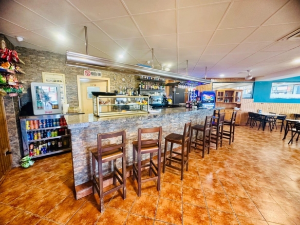 Imagen 1 de Traspaso de restaurante-cafeteria en pleno rendimiento