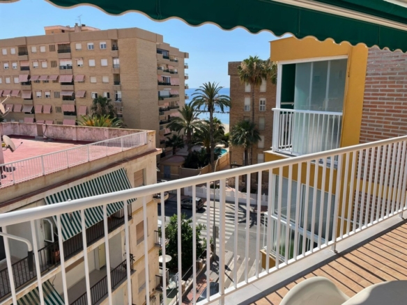 Imagen 1 de Fantástico piso en 2ª línea de playa con vista al mar en Águilas