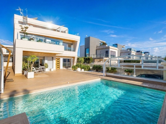 Imagen 2 de VILLA EXCLUSIVA DE DISEÑO EN CAMPOAMOR.