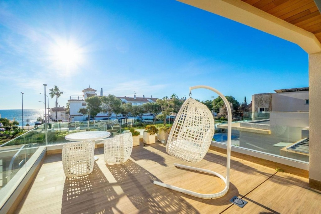 Imagen 3 de VILLA EXCLUSIVA DE DISEÑO EN CAMPOAMOR.