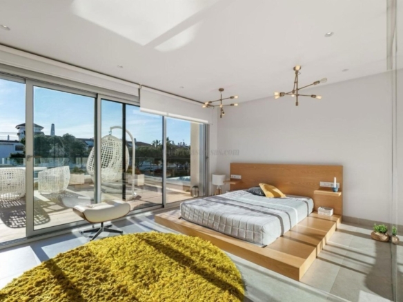 Imagen 1 de VILLA EXCLUSIVA DE DISEÑO EN CAMPOAMOR.