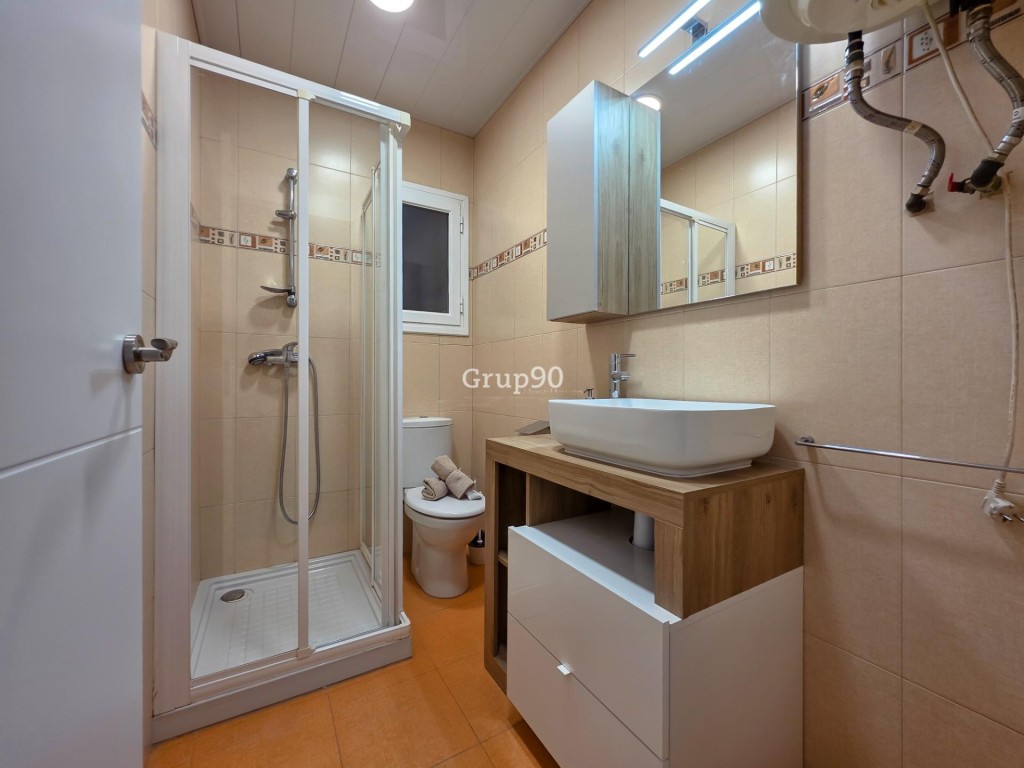 Imagen 4 de Amplio piso reformado de 133 m2 con 5 habitaciones a la zona Plaça Europa