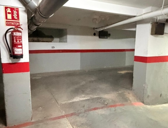 Imagen 4 de PLAZA DE GARAJE EN ALQUILER – AMPLIA Y CÓMODA – ZONA ESCULTOR FRECHINA – VALENCIA