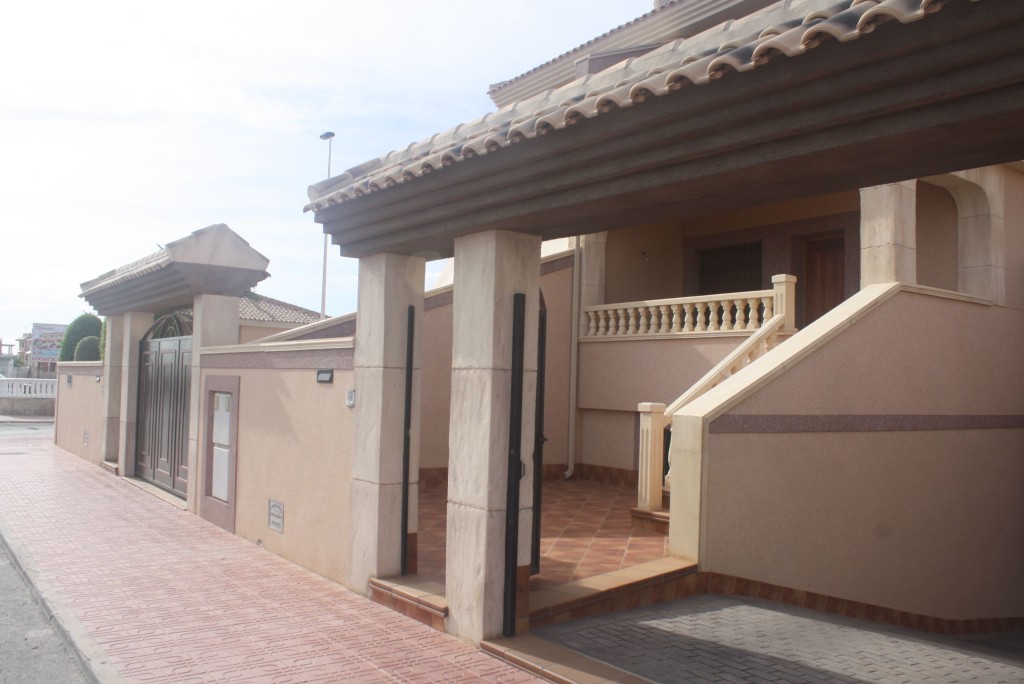 Imagen 1 de Adosada en Venta en Torrevieja Alicante