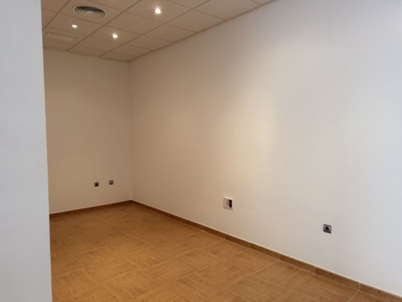 Imagen 3 de Local comercial en Alquiler en San Roque Cádiz