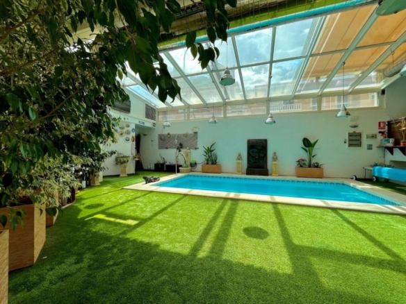 Imagen 2 de CASA AMPLIA CON PISCINA Y GRAN ESPACIO EXTRA EN SAX – IDEAL PARA VIVIR Y DISFRUTAR