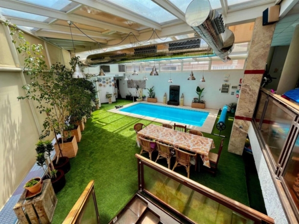 Imagen 3 de CASA AMPLIA CON PISCINA Y GRAN ESPACIO EXTRA EN SAX – IDEAL PARA VIVIR Y DISFRUTAR
