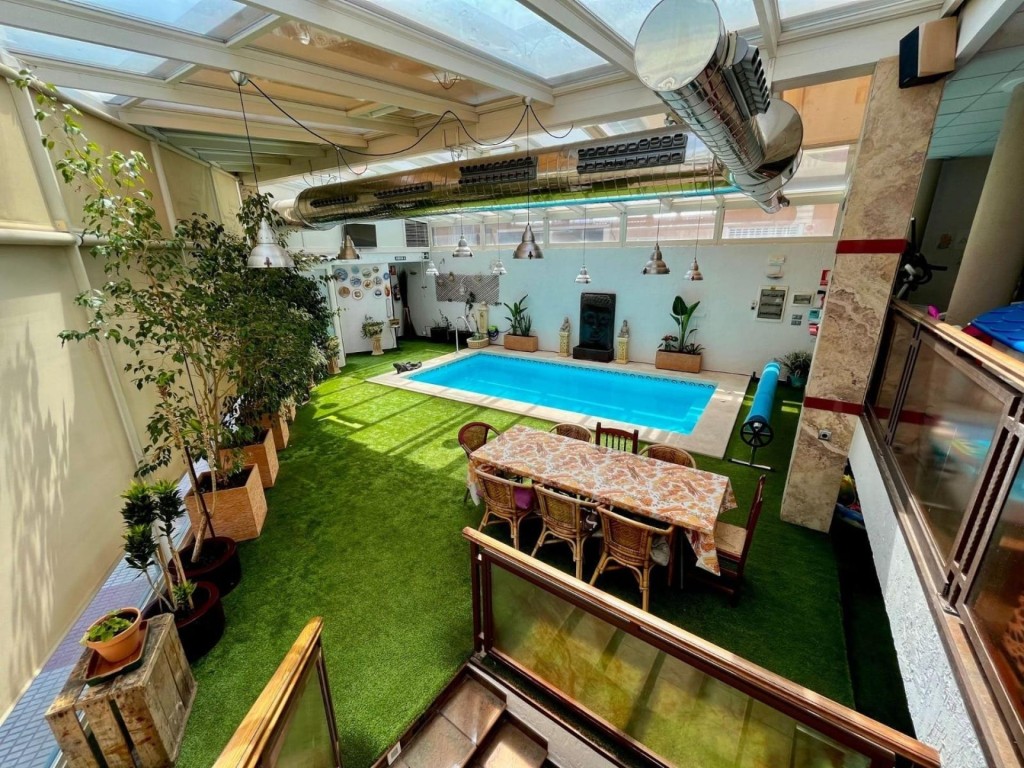 Imagen 3 de CASA AMPLIA CON PISCINA Y GRAN ESPACIO EXTRA EN SAX – IDEAL PARA VIVIR Y DISFRUTAR