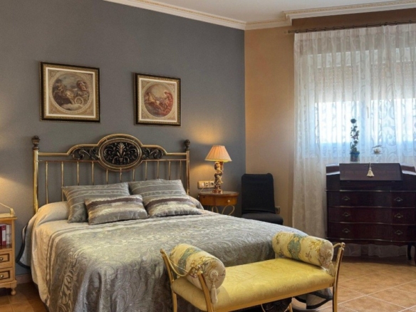 Imagen 4 de CASA AMPLIA CON PISCINA Y GRAN ESPACIO EXTRA EN SAX – IDEAL PARA VIVIR Y DISFRUTAR
