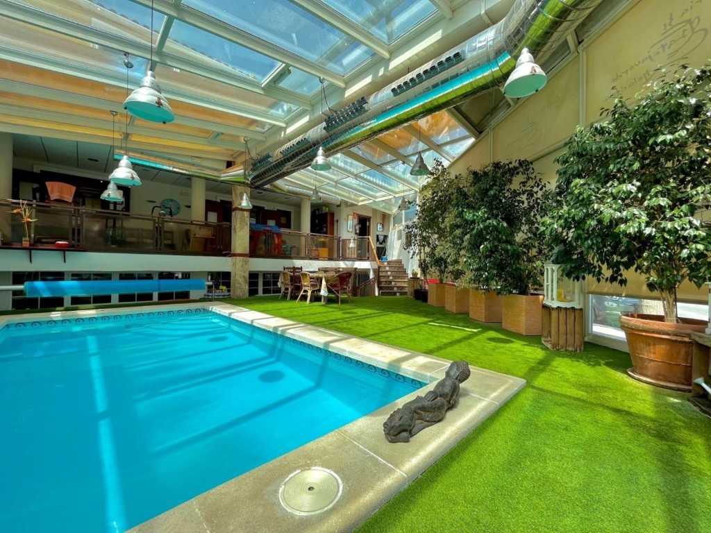 Imagen 1 de CASA AMPLIA CON PISCINA Y GRAN ESPACIO EXTRA EN SAX – IDEAL PARA VIVIR Y DISFRUTAR