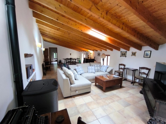 Imagen 3 de Casa rústica con gran terreno para larga estancia