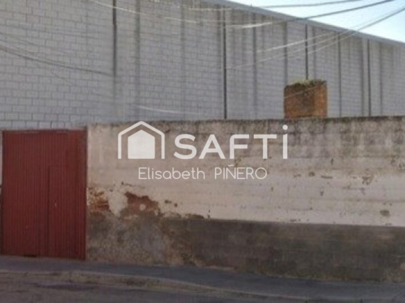 Imagen 2 de Oportunidad Única en el Centro: 876 m² de Parcela Estratégica con Salida a Dos Calles