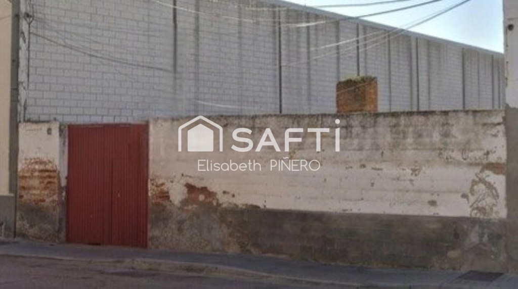 Imagen 2 de Oportunidad Única en el Centro: 876 m² de Parcela Estratégica con Salida a Dos Calles